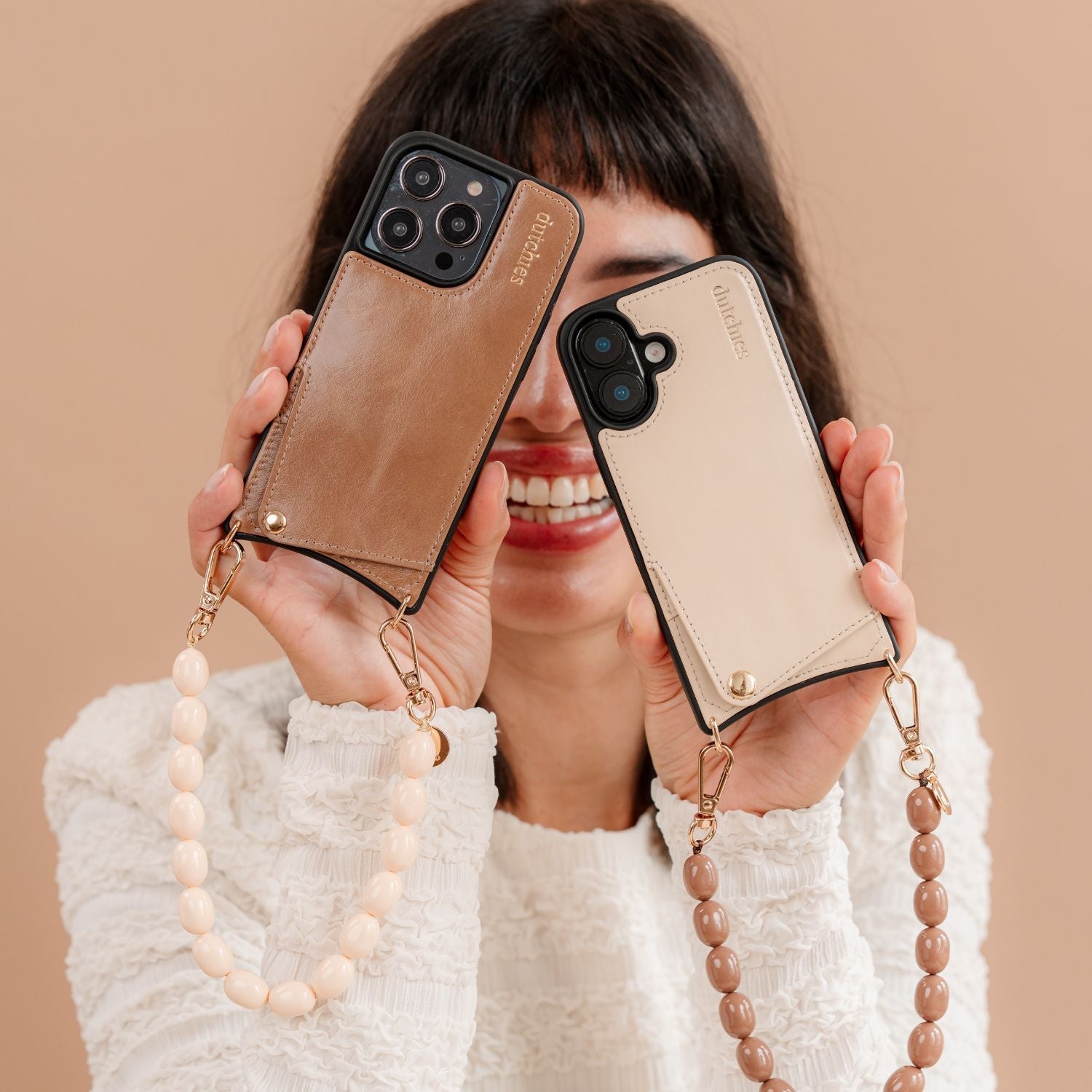 Phone Cases in stylish leather with card holder, showcasing comfort and grip for your phone.