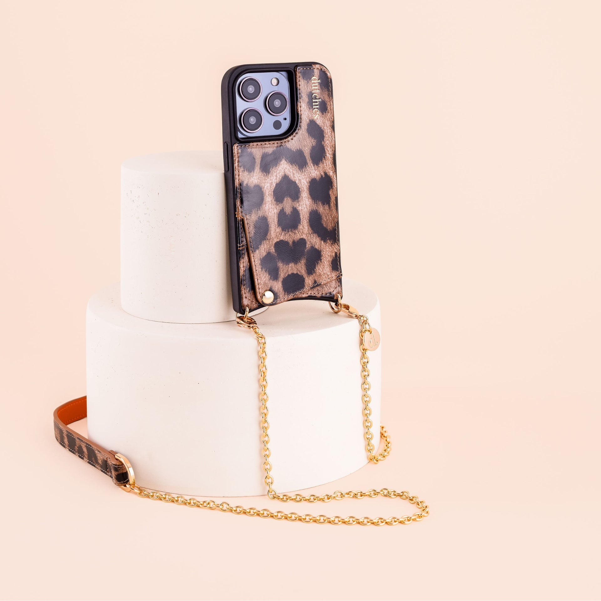 Spanish Chain Set | iPhone | Leopard on display with a stylish chain for hands-free convenience.