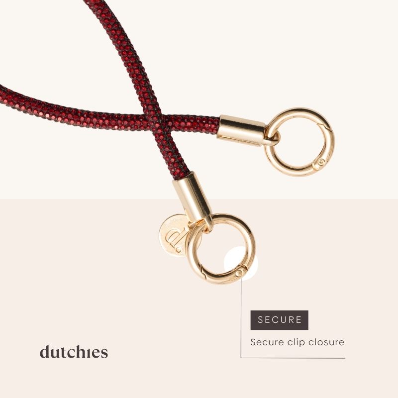 Close-up of the secure clip closure on the Phone Chain | Glitter | Marilyn by Dutchies, showcasing its shiny red design.