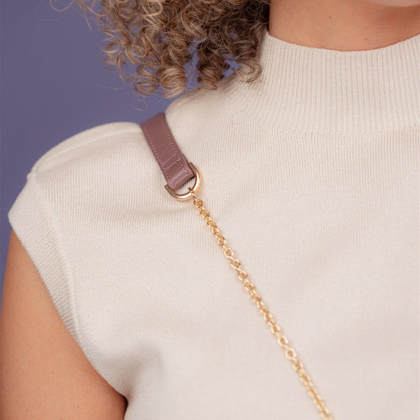 Detail of the Spanish Chain Set | iPhone | Mauve with gold chain on a cream top.