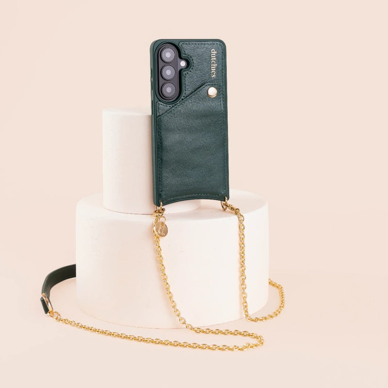 Spanish Chain Set | Samsung | Forest Green on display with golden chain and leather case.