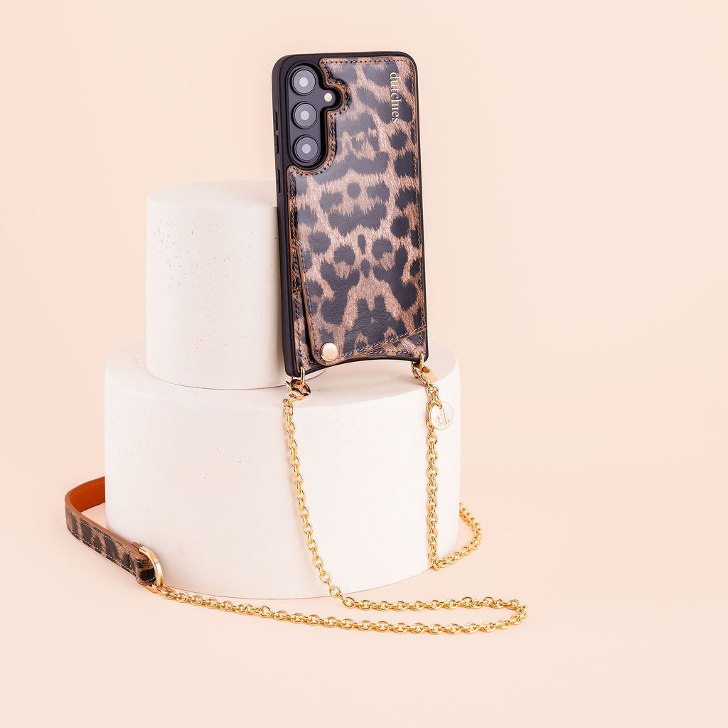 Spanish Chain Set | Samsung | Leopard on display with a stylish gold chain, showcasing the trendy leopard print design.