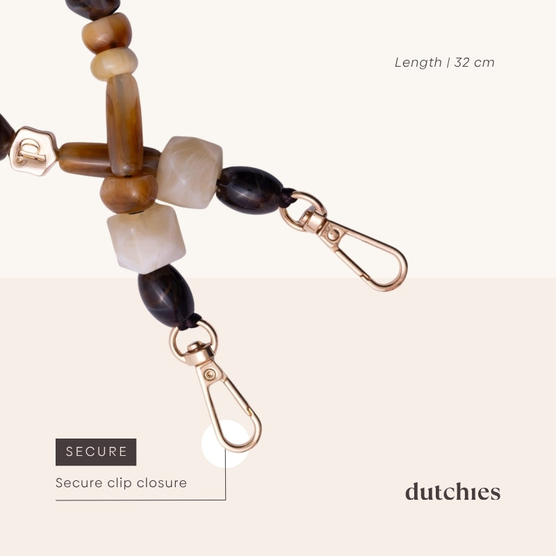 Gros plan d'un Bracelet Téléphone perlé avec fermoirs à clip sécurisés, conçu par dutchies.