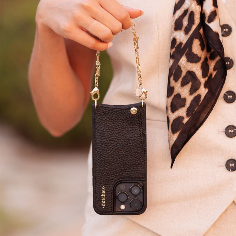 iPhone Hülle | Schwarz mit Kartenhalter, handgefertigtem Leder, Goldkette und stilvollem Leoparden-Schal.