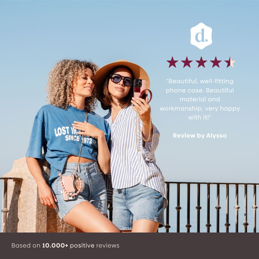 Mujeres luciendo su Funda para iPhone | Gloss Lollipop, disfrutando de un día precioso. Reseña de Alyssa.