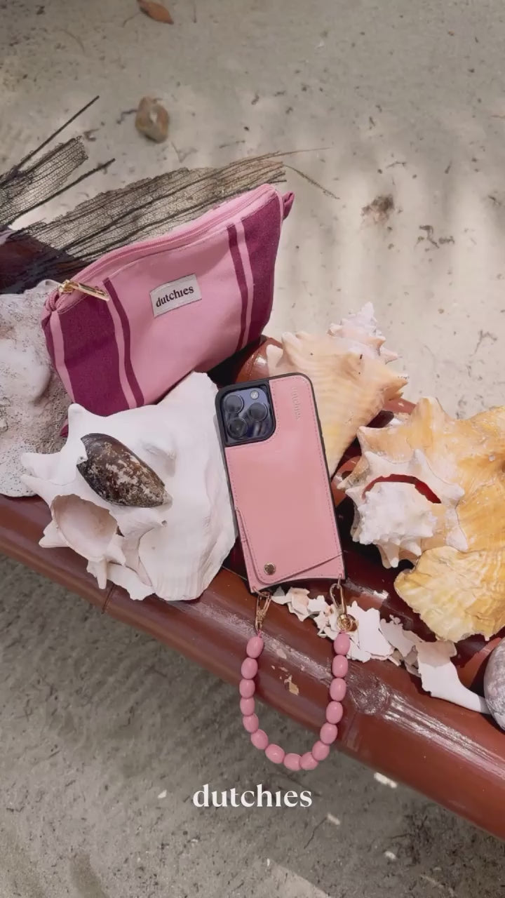 Beach days, city strolls, and everything in between, your Dutchies is there for every holiday moment ☀️🩷

Travel light, stay chic, and make every step hands-free. ✨

#Dutchies #DutchiesStyle #phonecharm #telefoonkoord #accessoires #summer #summerstyle #summer2025